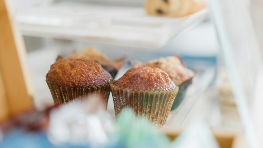 selective focus photography of cupcakes